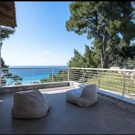 Вилла Crest Posidi