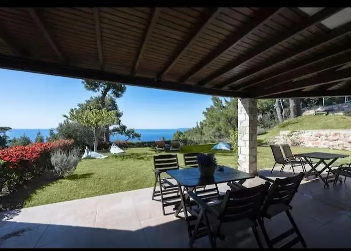 Crest Posidi Villa *